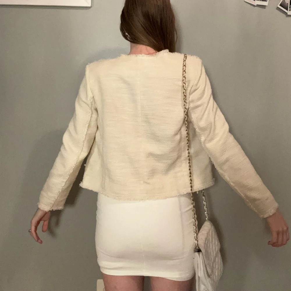 Club Monaco Ivory Blazer with fringe. - Picture 2 of 9